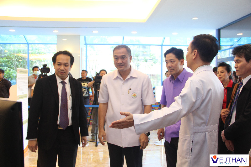 A team from Ministry of Health came to check the availability of surveillance and screening measures of patients infected with strains of Corona 2012 (MERS-Cov).
